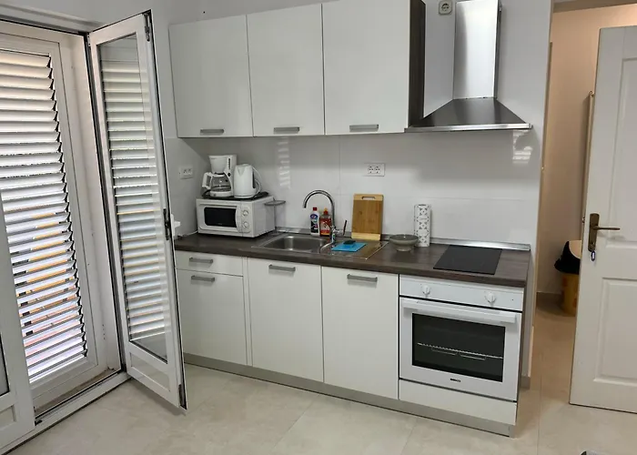 Marta - - Near The Sea